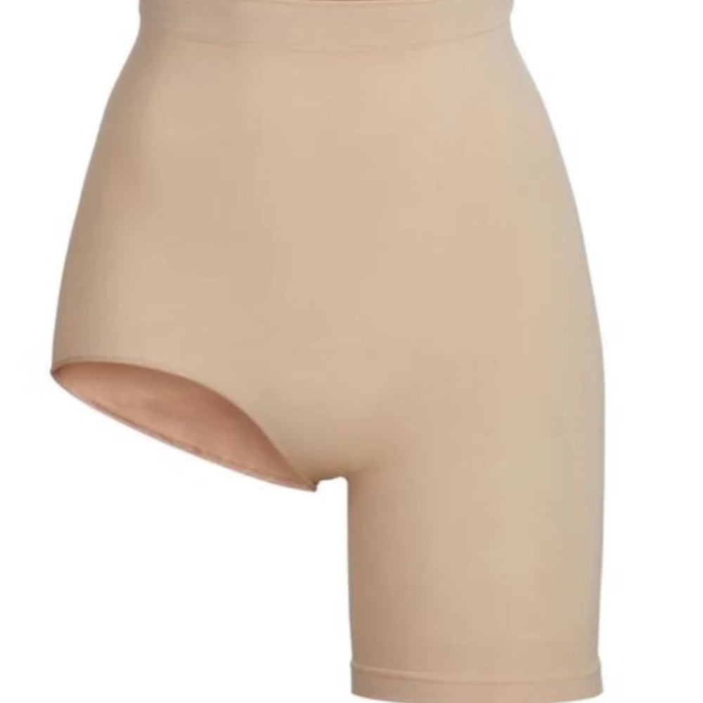 SKIMS solution short #2 for right leg slit.